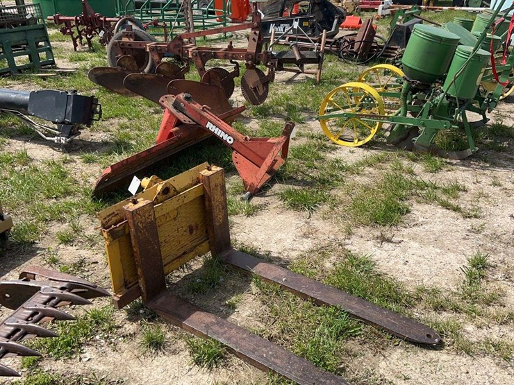 new-holland-l425-image-3