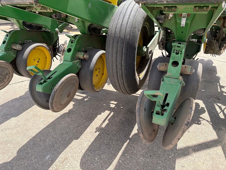 john-deere-7200-image-15