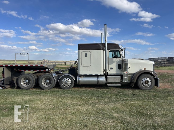 2006-freightliner-fld132-classic-xl-image-2