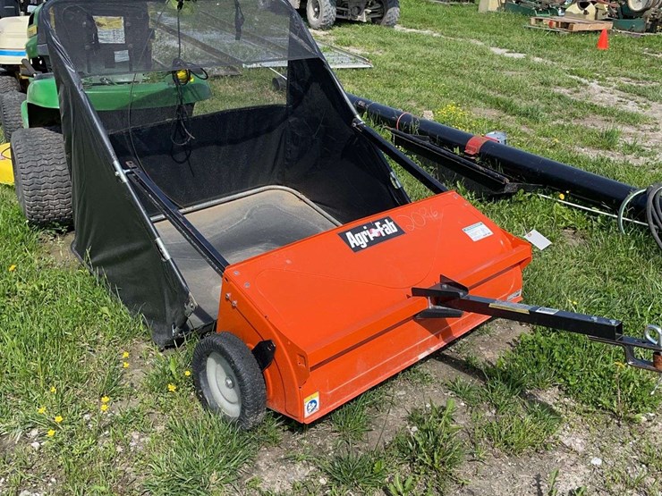 agri-fab-44"-lawn-sweep-(new)-image-2