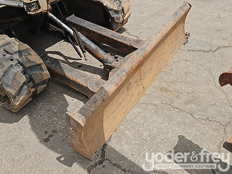bobcat-325-image-15