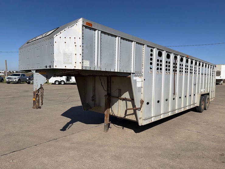 1992-wilson-livestock-trailer-image-1