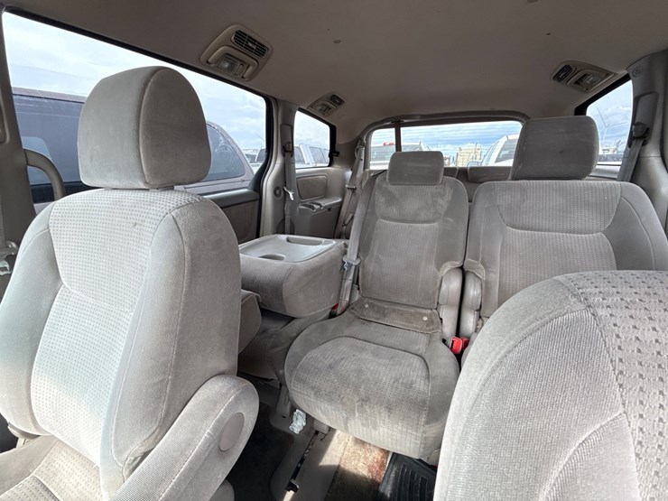 2009-toyota-sienna-image-23
