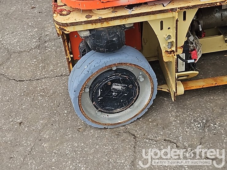 2016-jlg-1230es-image-9