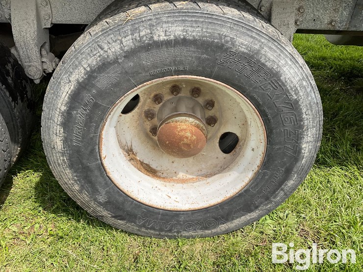 1985-peterbilt-382-image-16