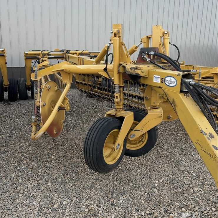 2023 VERMEER R2800