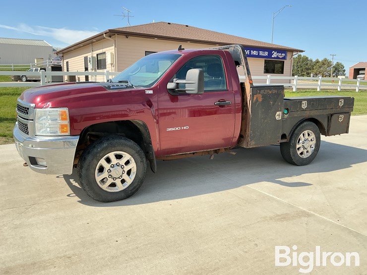 2013-chevrolet-3500hd-image-1