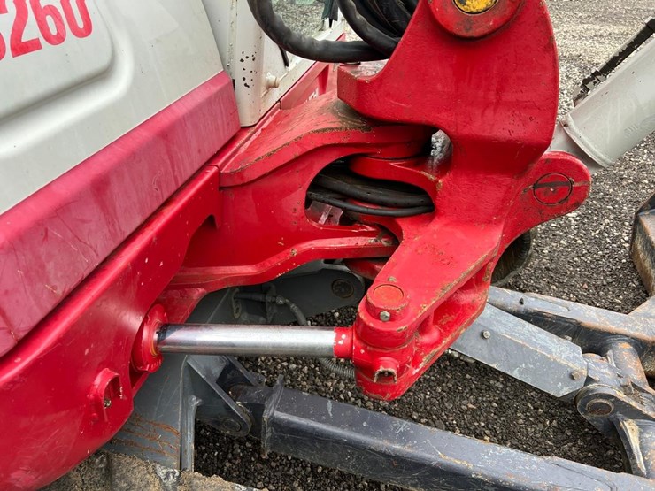 2018-takeuchi-tb260-image-18