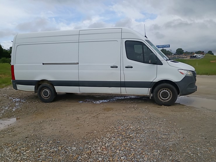 2019-mercedes-benz-sprinter-2500-image-11