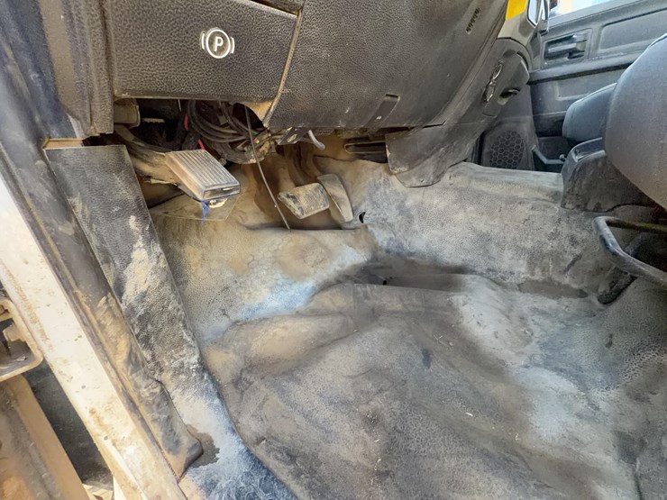 2014-dodge-3500-image-22
