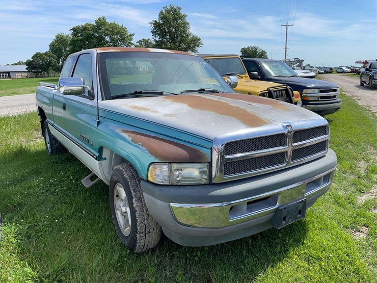 1996-dodge-ram-1500-image-2