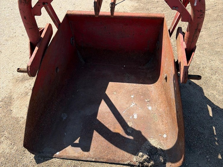 ford-26”-3pt-bucket-image-5