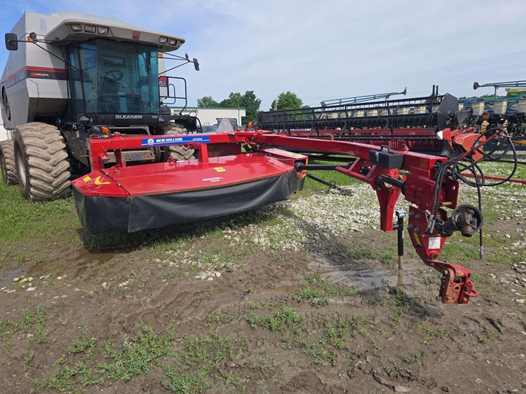 2012-new-holland-210-image-1