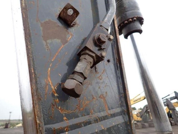 2010-deere-270d-lc-image-28
