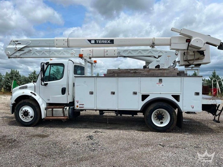 2015-freightliner-m2-106-image-8