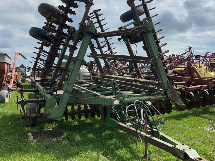 john-deere-235-image-2