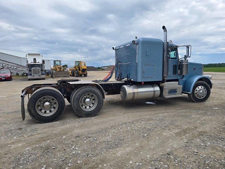 2013-peterbilt-388-image-25