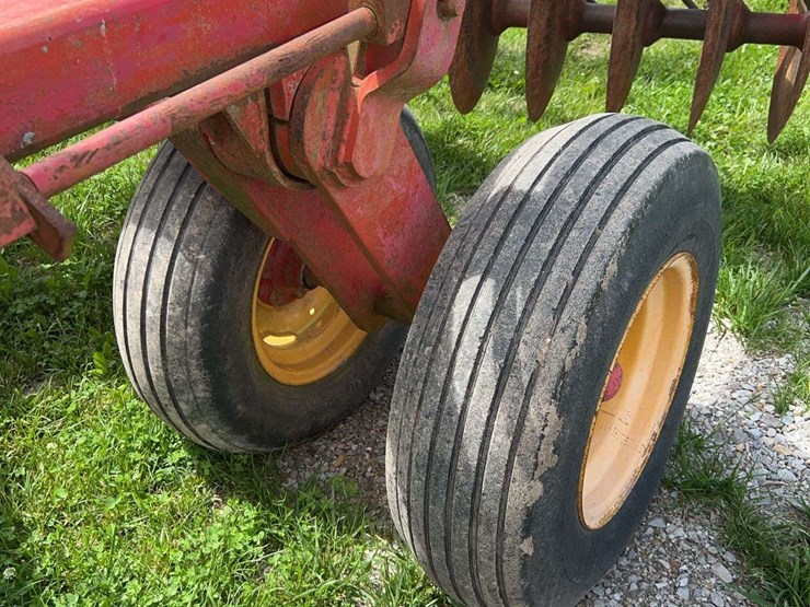 massey-ferguson-820-image-5