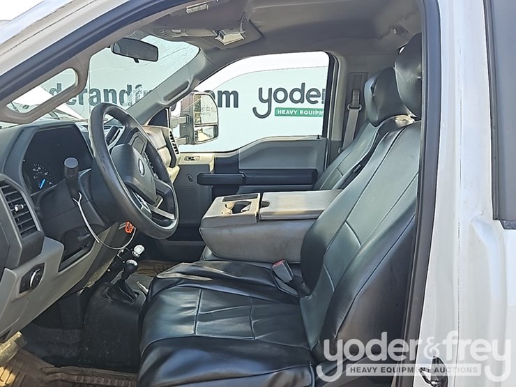 ford-f350-xl-image-18
