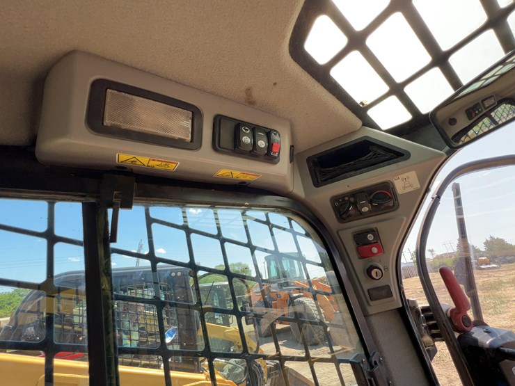 2018-caterpillar-299d2-image-21