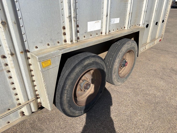 1992-wilson-livestock-trailer-image-10