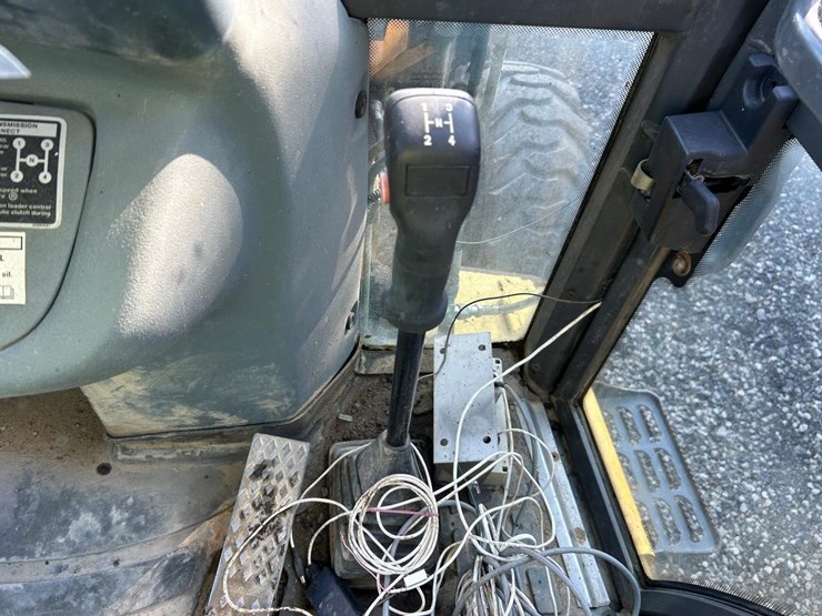 new-holland-lb95b-image-25