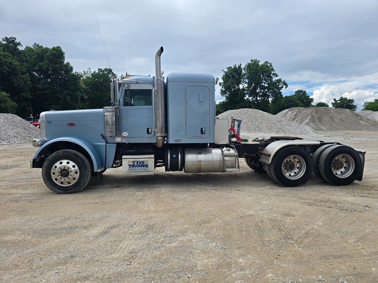 2011-peterbilt-388-image-7