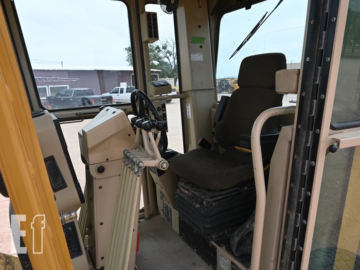 2004-caterpillar-140h-image-8