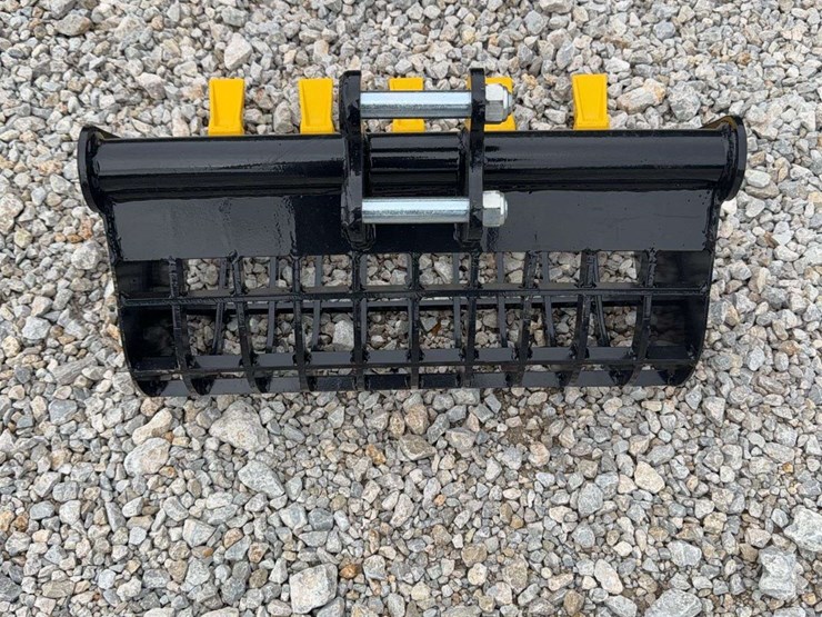mini-excavator-skeleton-sieve-bucket-with-teeth-image-2