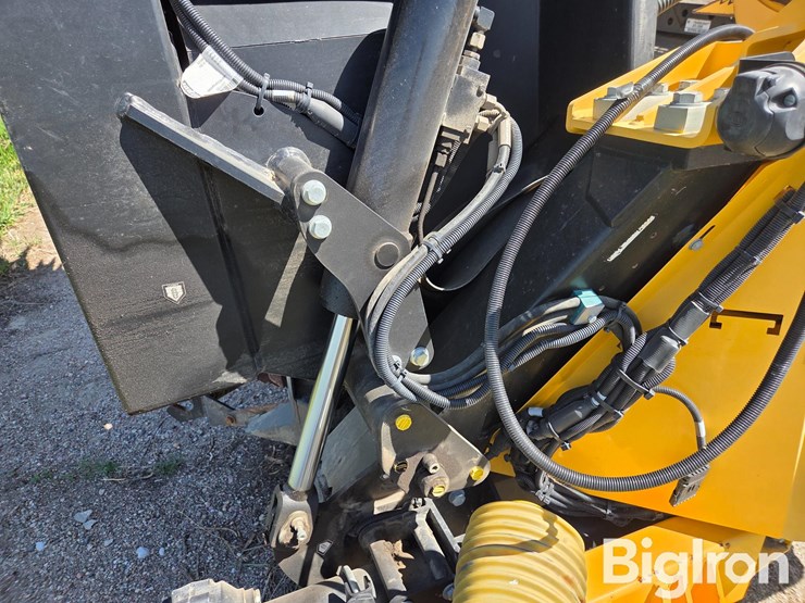 2021-new-holland-fr850-image-9