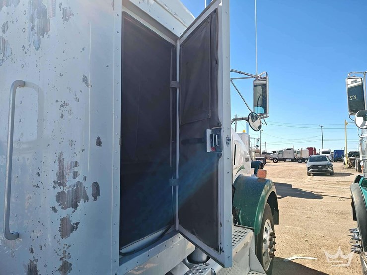 2012-kenworth-t800-image-38