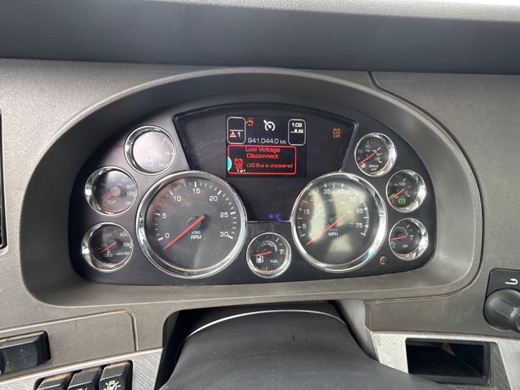 2015-kenworth-t680-image-16