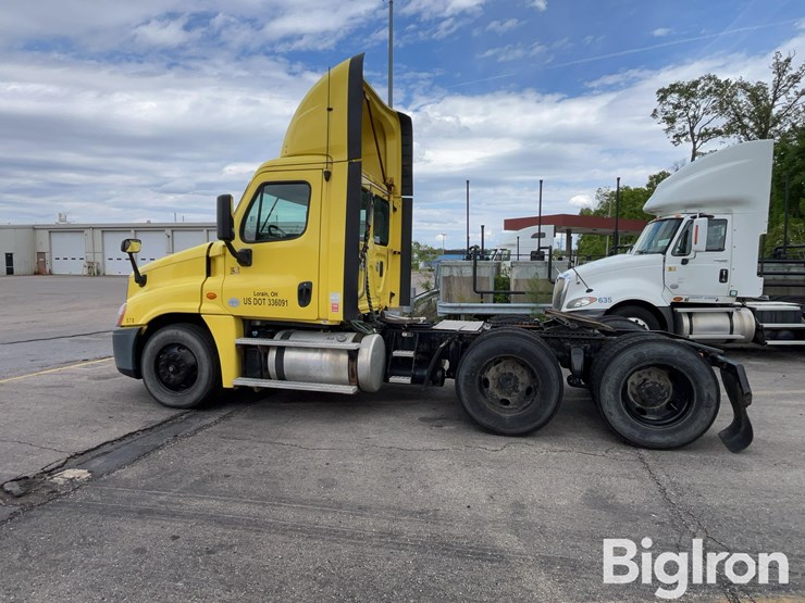 2016-freightliner-cascadia-125-image-8
