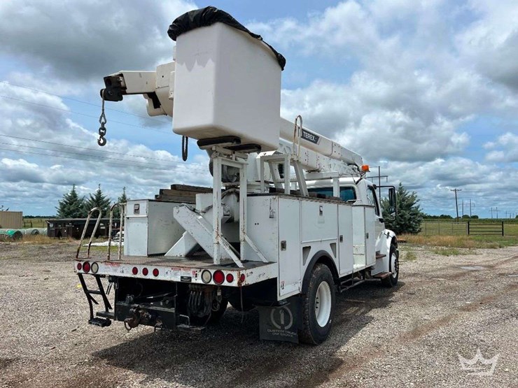 2015-freightliner-m2-106-image-57