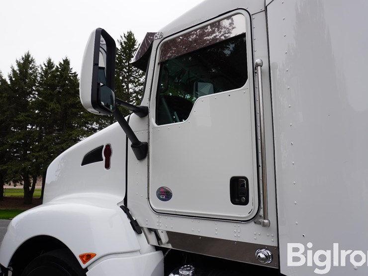 2015-kenworth-t660-image-16
