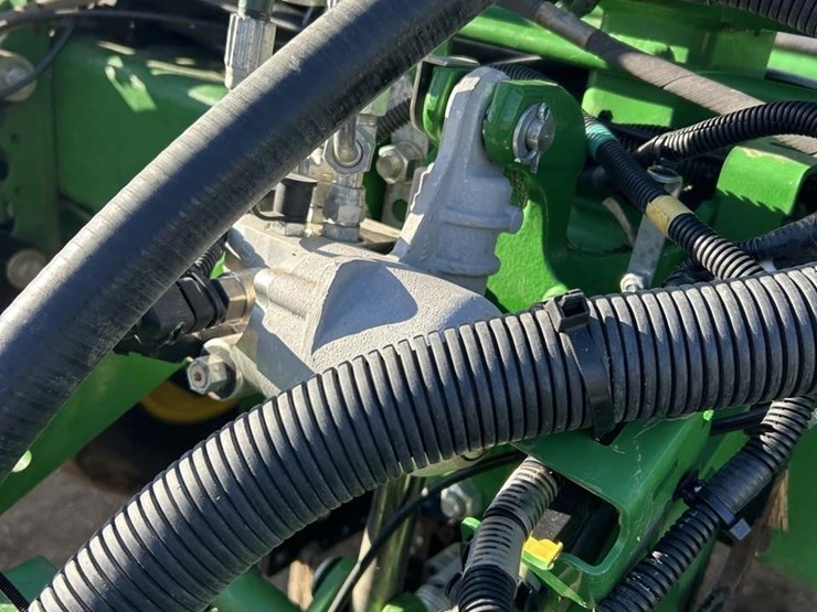 2023-john-deere-db90-image-38