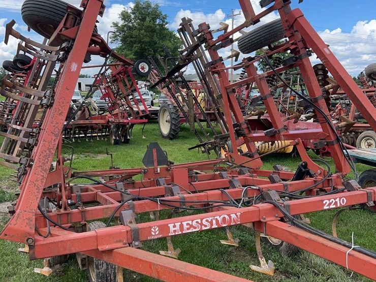 hesston-2210-image-3