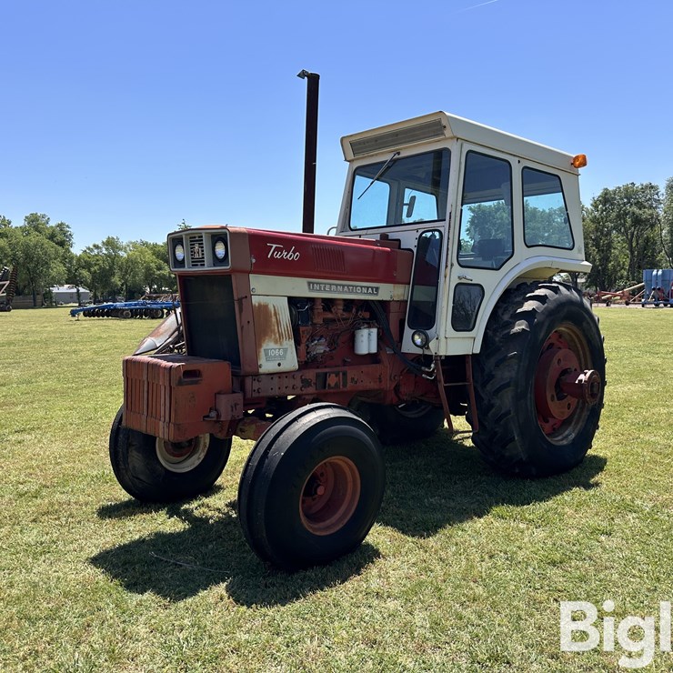 1971 INTERNATIONAL 1066