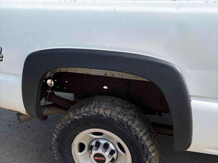 2004-chevrolet-2500hd-image-26