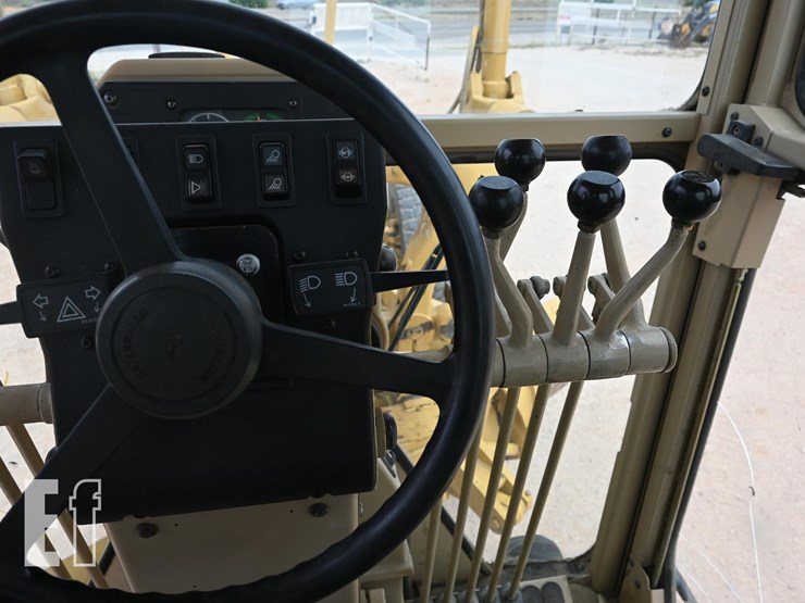 2004-caterpillar-140h-image-11