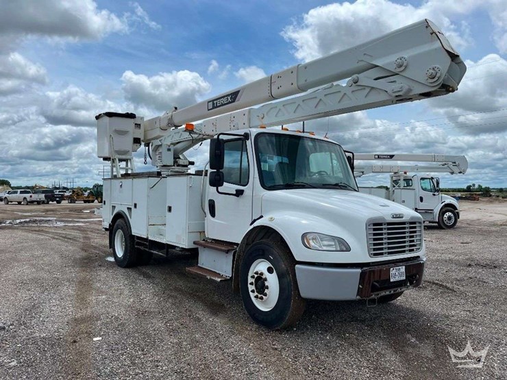 2015-freightliner-m2-106-image-4
