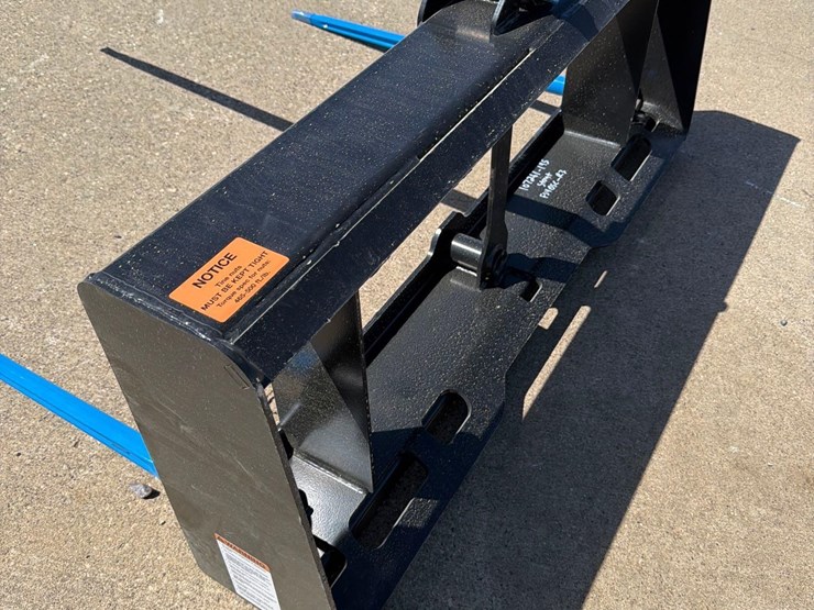 heavy-duty-stout-skidloader-3-prong-bale-spear-image-4
