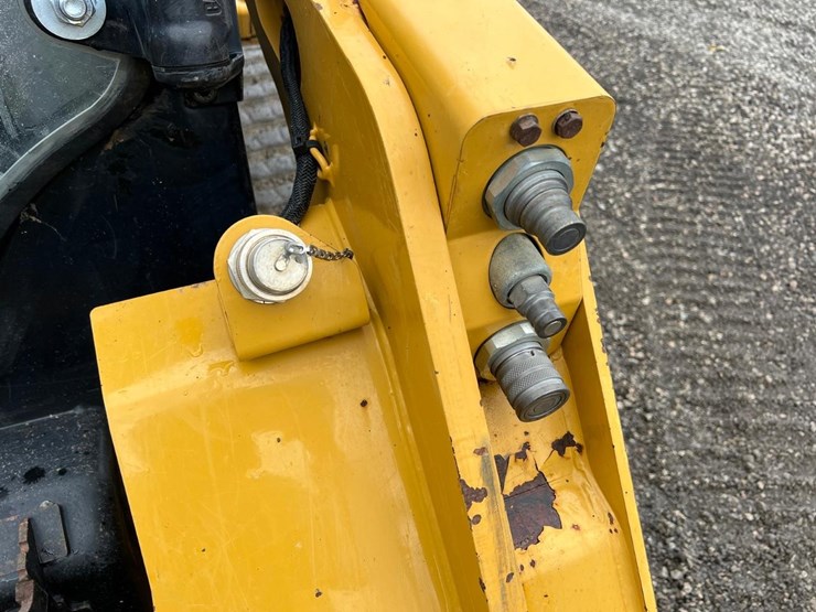 2021-caterpillar-259d3-image-12
