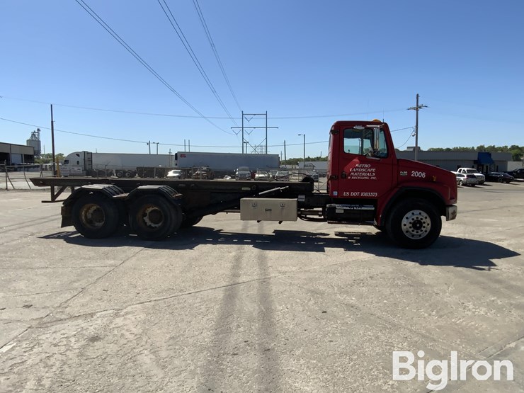 2000-freightliner-fl80-image-4