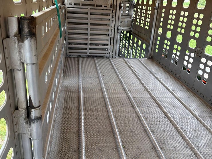 2001-wilson-livestock-trailer-image-50