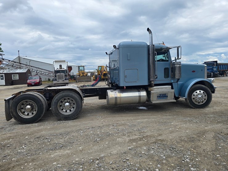 2013-peterbilt-388-image-26