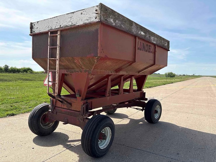 lundell-350-bushel-gravity-wagon-image-3