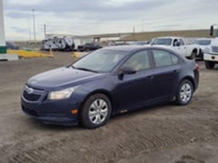 2014-chevrolet-cruze-2ls-4dr-sedan-image-5