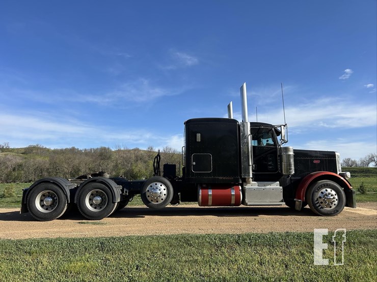 2017-peterbilt-389-image-4