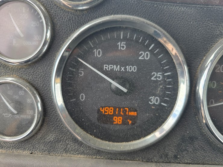 2013-peterbilt-388-image-70